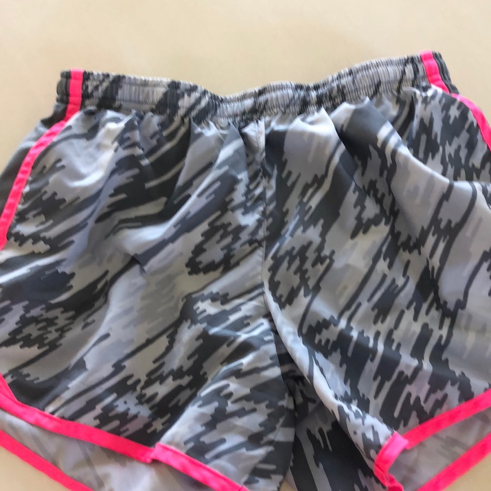 Girls Nike Grey and pink tempo shorts